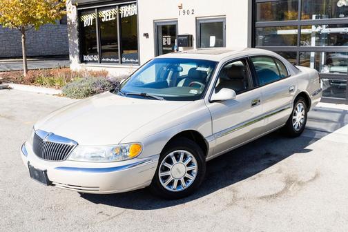 2002 Lincoln Continental Sedan