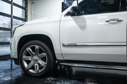 2017 Cadillac Escalade Luxury