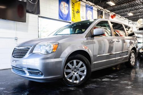 2016 Chrysler Town & Country Touring