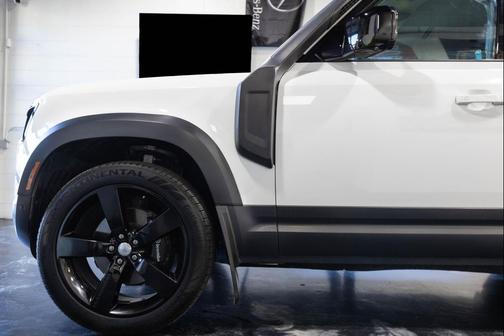 2022 Land Rover Defender 110 SE