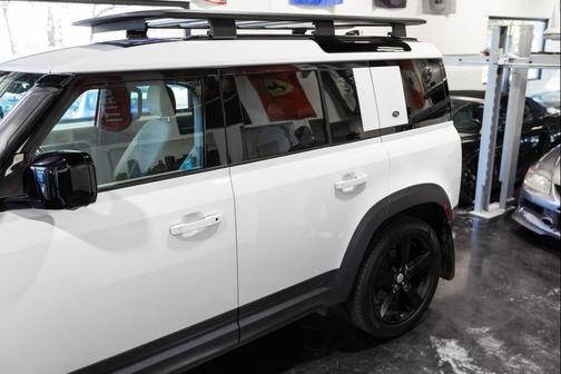 2022 Land Rover Defender 110 SE