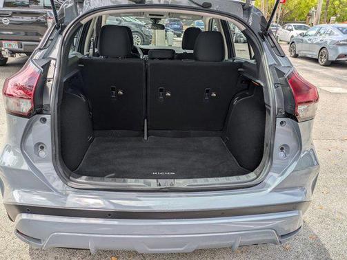 Boulder Gray Pearl 2022 Nissan Kicks SV