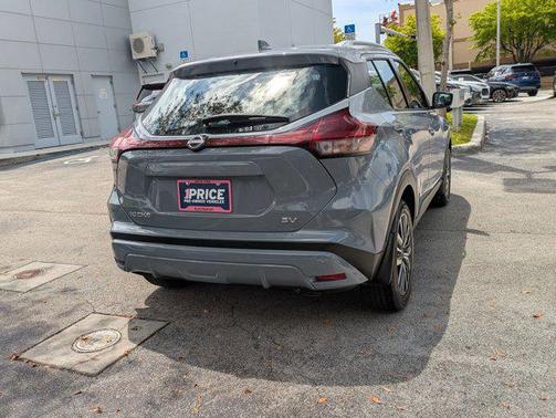Boulder Gray Pearl 2022 Nissan Kicks SV
