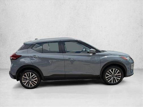 Boulder Gray Pearl 2022 Nissan Kicks SV