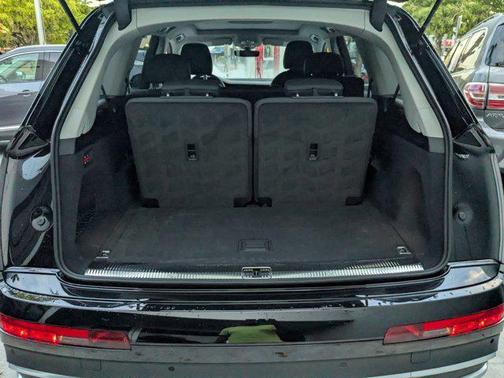 2023 Audi Q7 45 Premium Plus