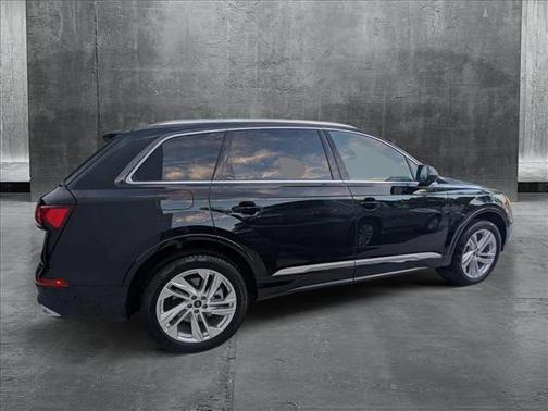 2023 Audi Q7 45 Premium Plus