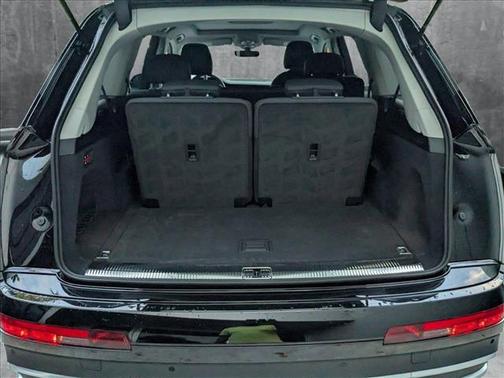 2023 Audi Q7 45 Premium Plus