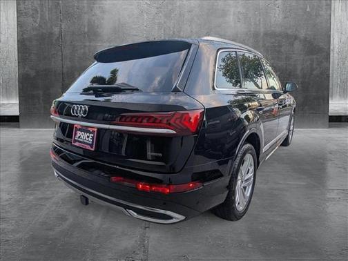 2023 Audi Q7 45 Premium Plus