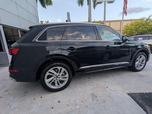 2023 Audi Q7 45 Premium Plus
