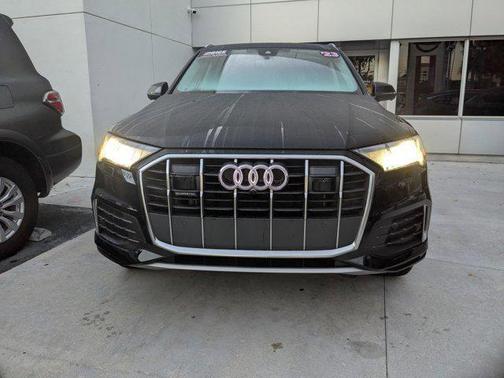 2023 Audi Q7 45 Premium Plus