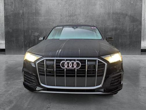 2023 Audi Q7 45 Premium Plus