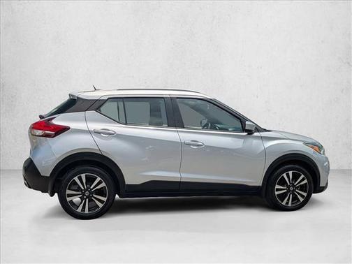 Brilliant Silver Metallic 2020 Nissan Kicks SV