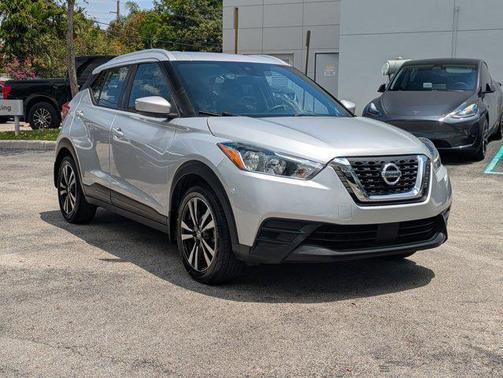 Brilliant Silver Metallic 2020 Nissan Kicks SV