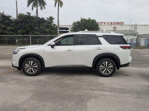 2025 Nissan Pathfinder SL FWD