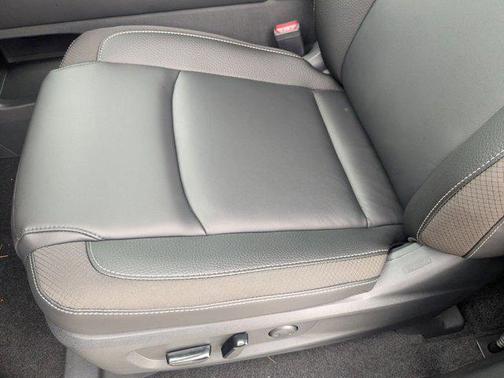 2025 Nissan Pathfinder SL FWD