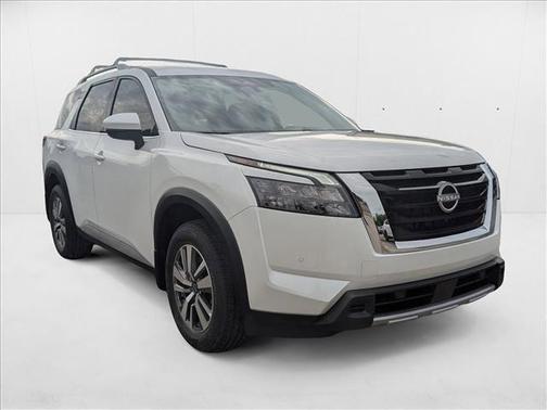2025 Nissan Pathfinder SL FWD