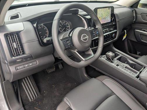 2025 Nissan Pathfinder SL FWD