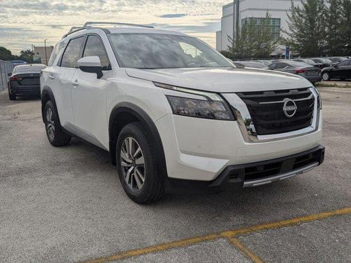 2025 Nissan Pathfinder SL FWD