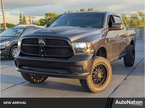 Brilliant Black Crystal Pearlcoat 2017 RAM 1500 Express