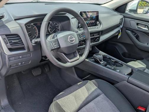 Everest White Pearl Tricoat 2026 Nissan Rogue SV