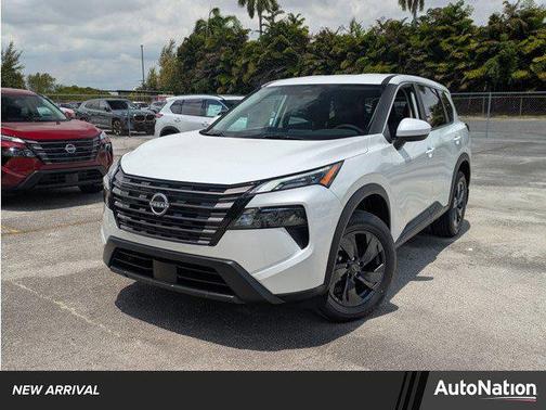 Everest White Pearl Tricoat 2026 Nissan Rogue SV