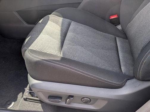 Everest White Pearl Tricoat 2026 Nissan Rogue SV