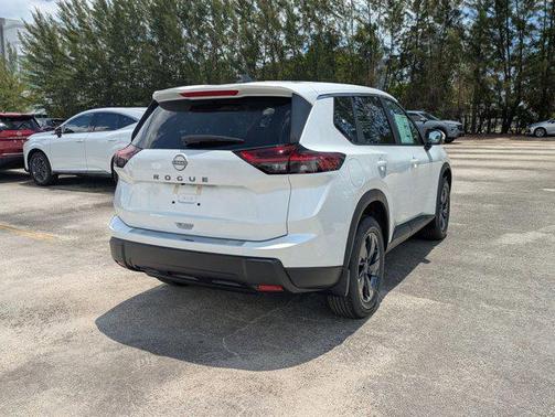 Everest White Pearl Tricoat 2026 Nissan Rogue SV