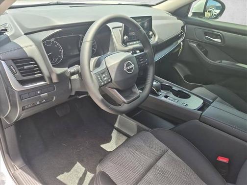 Everest White Pearl Tricoat 2026 Nissan Rogue SV