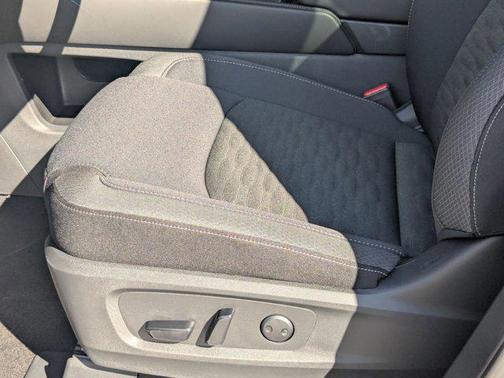 2025 Nissan Pathfinder SV FWD