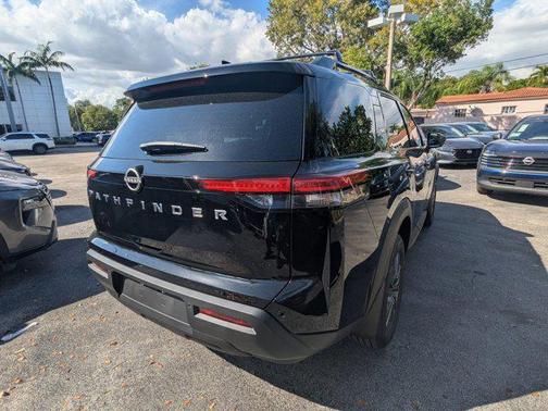 2025 Nissan Pathfinder SV FWD