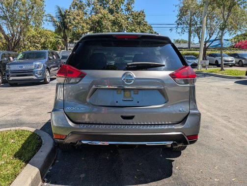 Gun Metallic 2018 Nissan Rogue SL