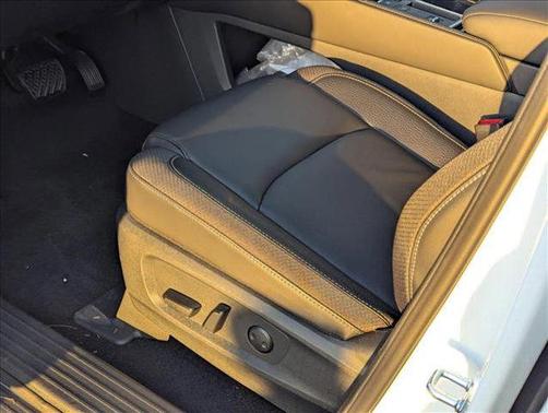 2025 Nissan Pathfinder SL FWD