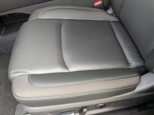 2025 Nissan Pathfinder SL FWD