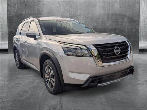 2025 Nissan Pathfinder SL FWD