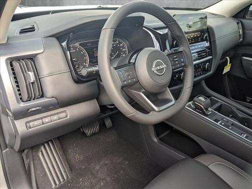 2025 Nissan Pathfinder SL FWD