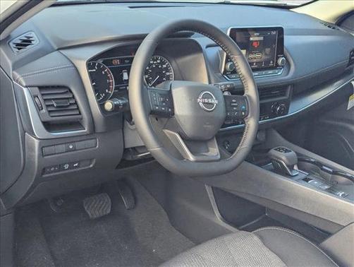 Everest White Pearl Tricoat 2026 Nissan Rogue SV