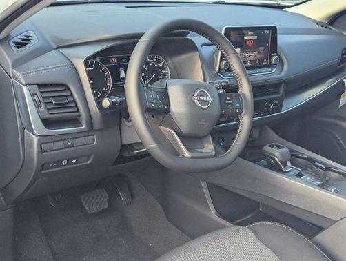 Everest White Pearl Tricoat 2026 Nissan Rogue SV