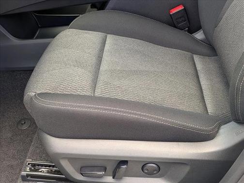 Everest White Pearl Tricoat 2026 Nissan Rogue SV