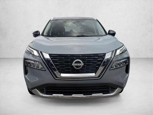 Boulder Gray Pearl/Super Black 2023 Nissan Rogue Platinum