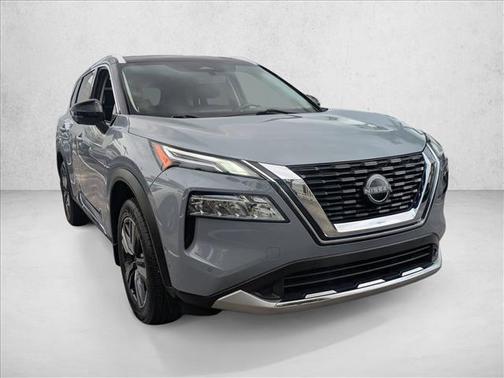 Boulder Gray Pearl/Super Black 2023 Nissan Rogue Platinum