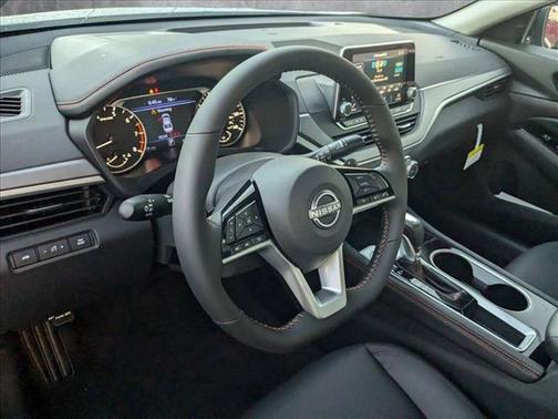 2025 Nissan Altima SR FWD