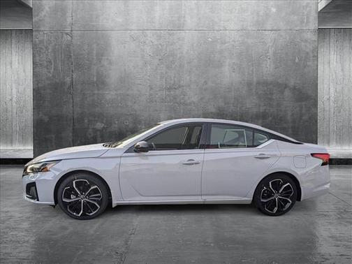 2025 Nissan Altima SR FWD
