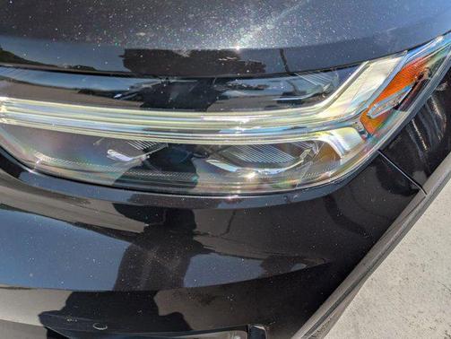 Onyx Black Metallic 2021 Volvo XC40 T4 Momentum