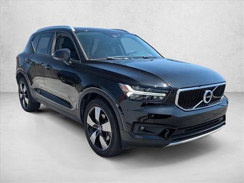 Onyx Black Metallic 2021 Volvo XC40 T4 Momentum