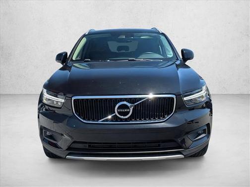 Onyx Black Metallic 2021 Volvo XC40 T4 Momentum