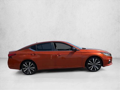 2021 Nissan Altima SR FWD