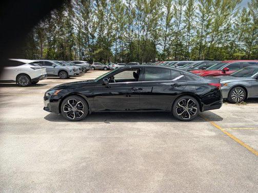 Super Black 2026 Nissan Altima SR FWD