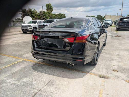 Super Black 2026 Nissan Altima SR FWD