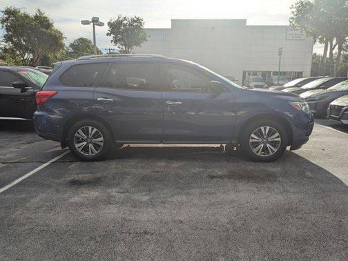 2018 Nissan Pathfinder SV