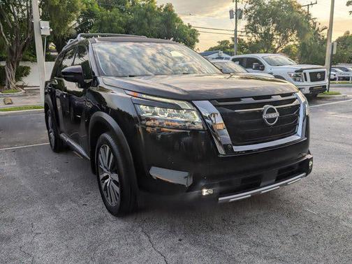 2022 Nissan Pathfinder Platinum 2WD